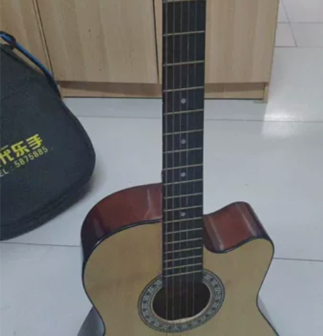 38寸吉他，学不明白  少一根弦   便宜...