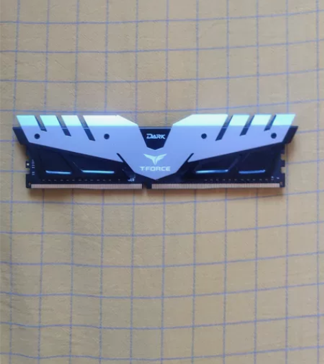 十铨冥神ddr4 3000 8g内存,只有...