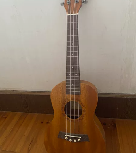 23寸尤克里里，九成新，之前买来玩了一段时...