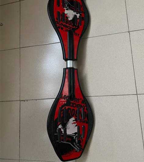 游龙滑板蛇形滑板（+安全头盔），七成新，长...