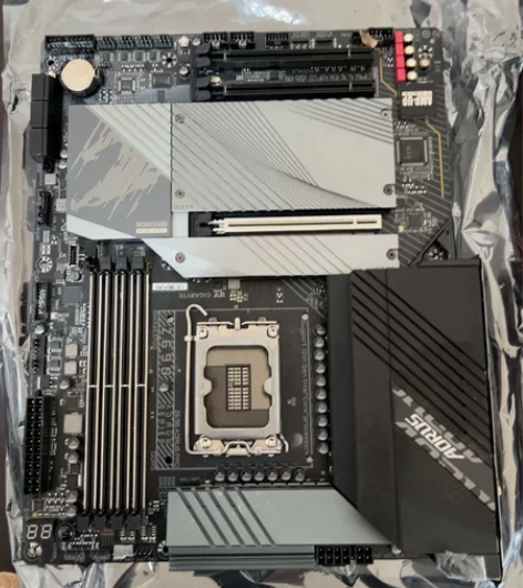 转让9点9成新技嘉Z690 pro小雕D5...