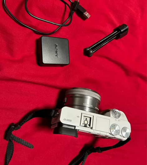 索尼微单α6000白色，国行原装99新，苏...