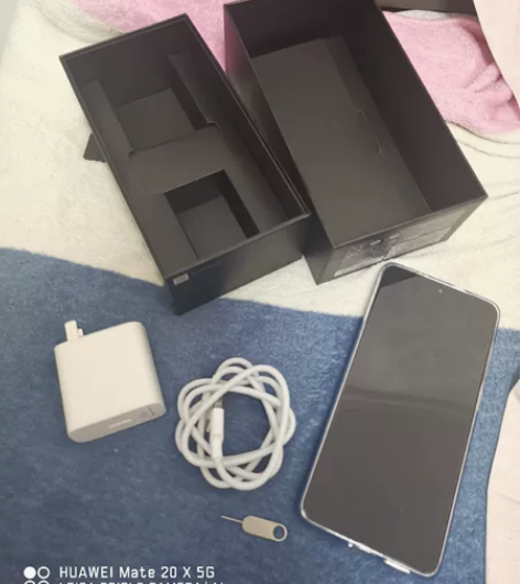 正品华为Mate 50 E .才买一个星期...