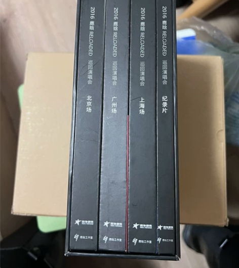 鹿晗 演唱会 一巡 dvd精装版。没有应援...