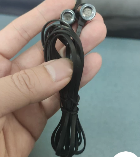纽曼金属壳耳机，带麦，成色不错，喜欢私聊 ...