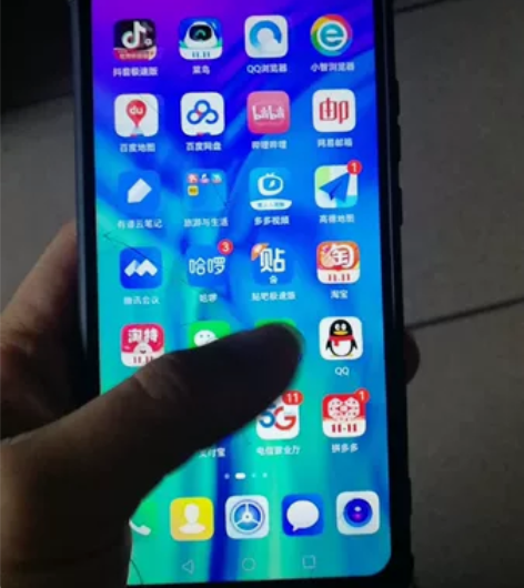 荣耀20i，4+128内存，屏幕换过，又碎...