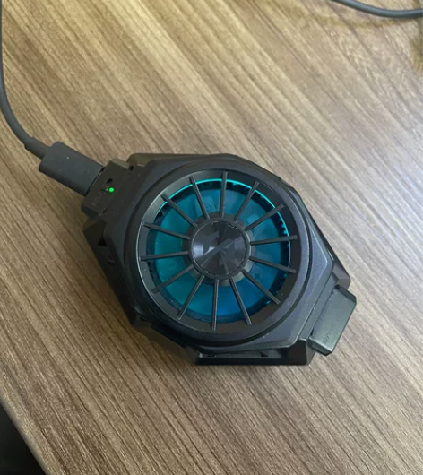 出售闲置黑鲨冰封背夹，当时为了吃鸡买的，垃...