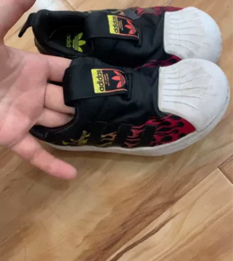 阿迪一脚蹬，内长17厘米，主要当室内鞋，鞋...