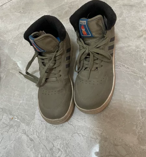 正品阿迪    34码  两双一样大   ...
