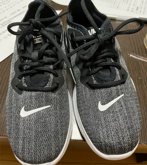 nike全新正品青少年运动鞋，35.5码。...