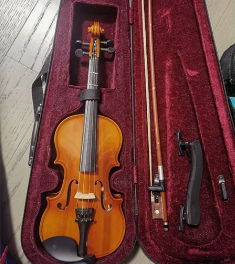 1/4小提琴，300元购于琴行 只上过8节...