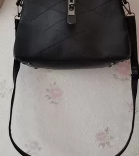 黑色皮质手提包斜挎包女 全新 妈妈给我买的...