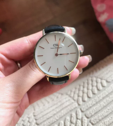 朋友送的DW手表。纯牛皮表带。需要换电子 ...