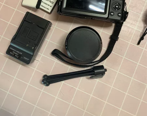 索尼数码照相机 充电器 两块电池 16g内...