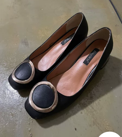 低跟单鞋方跟金属扣 感兴趣的话点“我想要”...