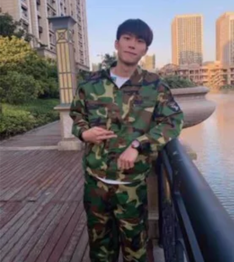 军训服哦宝宝们,有点帅帅的穿起来超舒服,做...
