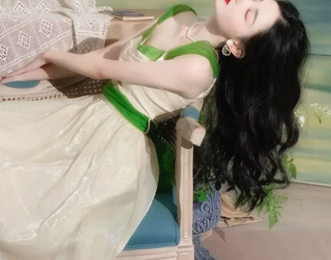牛油果绿连衣裙艺术生奶乖吊带仙女裙茶歇法式...