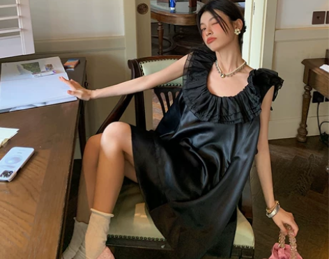 DULA好好家荷叶边缎面连衣裙女夏季202...