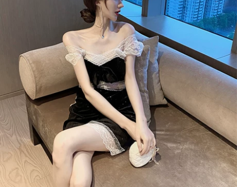 法式蕾丝拼接收腰露肩性感连衣裙夏季轻熟风气...