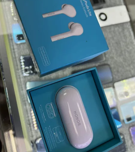 荣耀蓝牙耳机 不知道卖多少 包邮 感兴趣的...