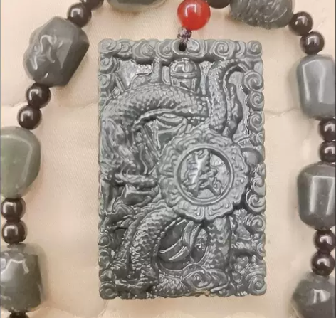 朋友送的，说是花了600多买的，好像是什么...