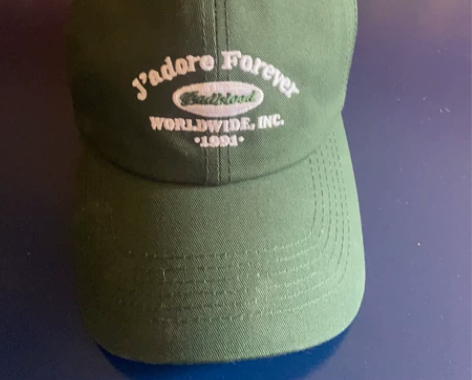 棒球帽全新仅试戴，售出不退换。 感兴趣的话...