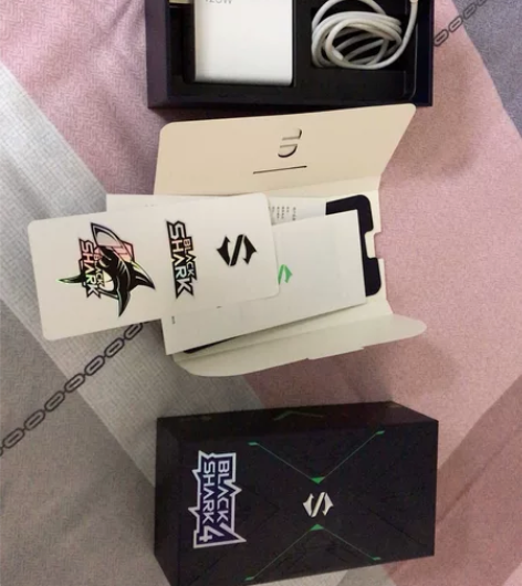 黑鲨4游戏手机充电器120w快充以及盒子取...