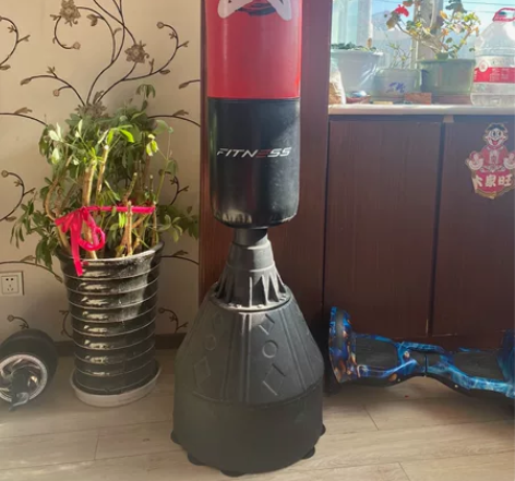 拳击沙袋，买回来就用过三四次 感兴趣的话点...