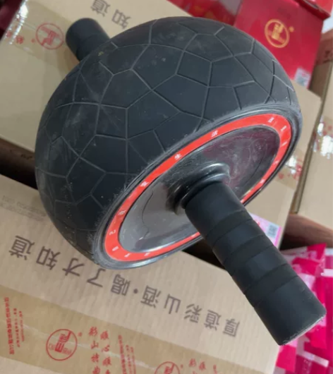 赫朗牌。健腹轮一只，买臂力棒送的，做不来！...