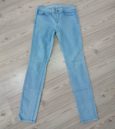 天蓝牛仔裤 腰围70，裤长101。穿过两次...