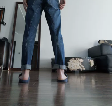 LEE.弯道牛仔裤。这裤型比正常的牛仔裤更...