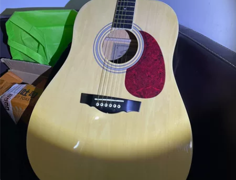 其他就不多说了，新手吉他，没有牌子，可以作...