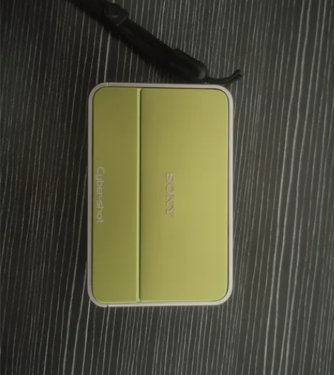 索尼T2绿色稀有色，成色特别新。拍照也很有...