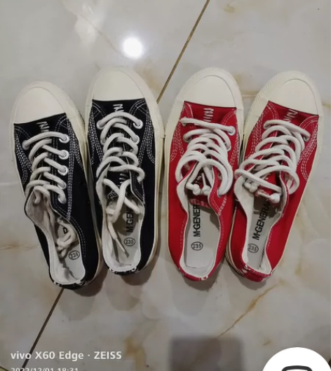 名将帆布鞋，没穿多久，帆布很新，边就是放着...