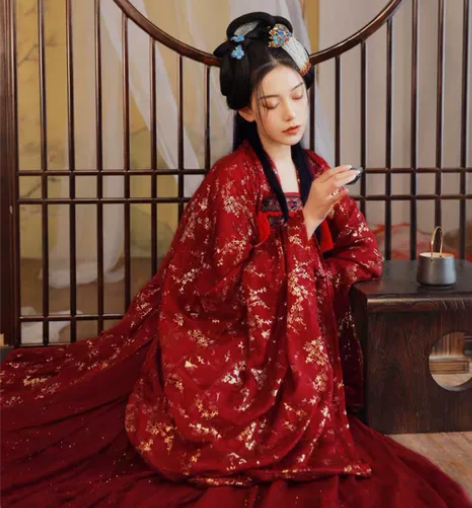 退款出汉服!!3套汉服+一个云肩+1个上襦...