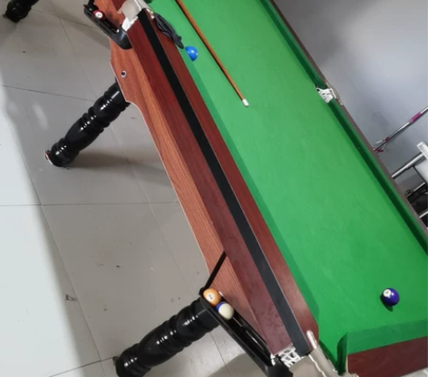 台球桌买来不到一个月，因空间原因转让。台面...