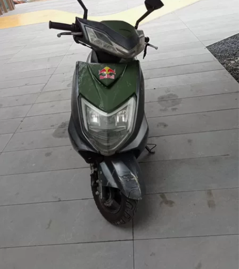 踏板摩托车，银钢牌125，原价4千多，去年...