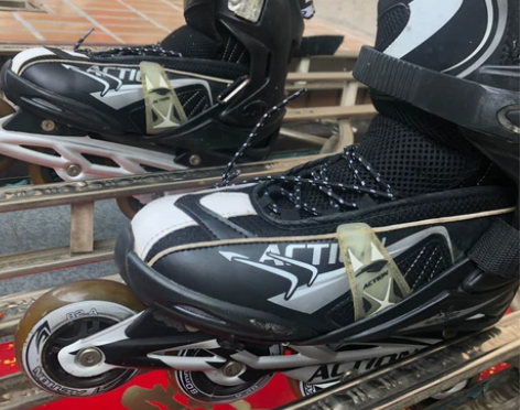 闲置一双轮滑鞋，38码 需要的来