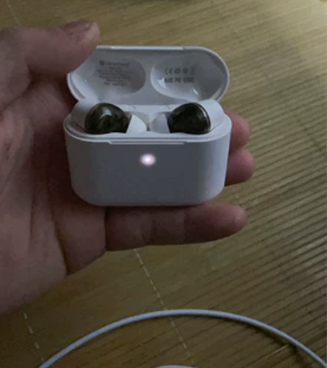 兰士顿GT4耳机，配件箱子和一根数据线，是...