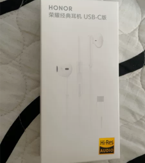 荣耀耳机经典款 没有拆开，但是封口出的贴纸...
