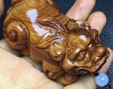 黄花梨木雕手把件貔貅手工实木雕刻可把玩可摆...