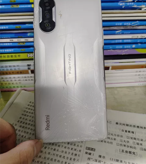 红米k40游戏增强版，只是后盖碎了，几十块...