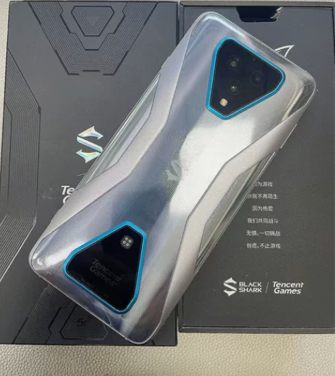 黑鲨3，12+256 G骁龙865处理器游...