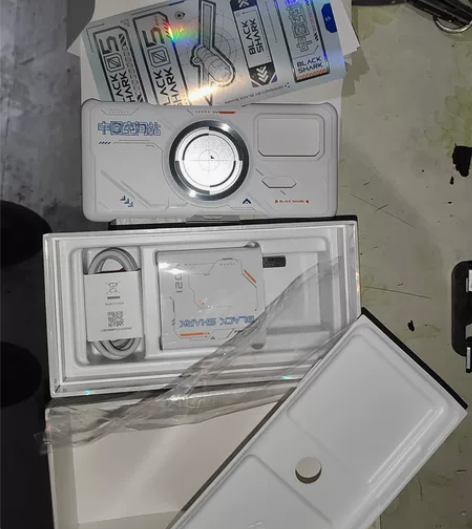 黑鲨5 中国航天高能版 全套配件,送包装盒...