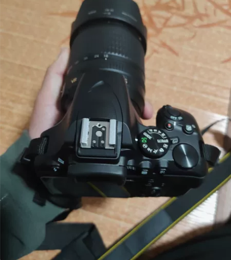 图1 尼康D3500 18-105VR防抖...