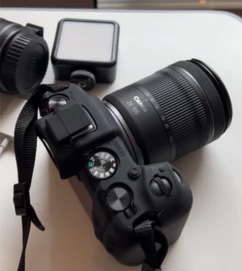 今年买的，业余的买来拍了几次照！佳能eos...