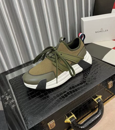 男士运动休闲鞋,采用头层牛皮拼接透气网布,...