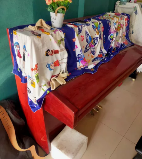 自己淘来的钢琴，星海钢琴红木色 3500可小刀，乌鲁木齐同城...