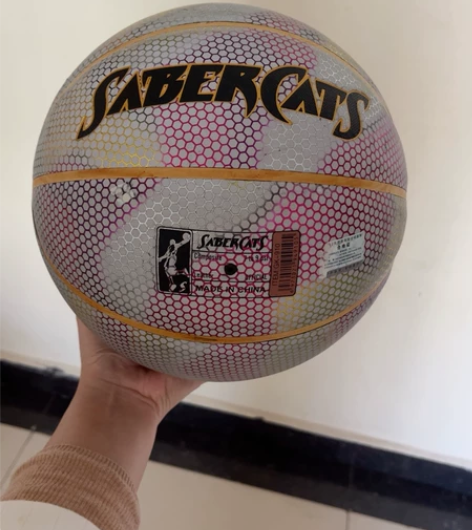 儿童篮球，幼儿园毕业发的，没怎么用，新旧程...