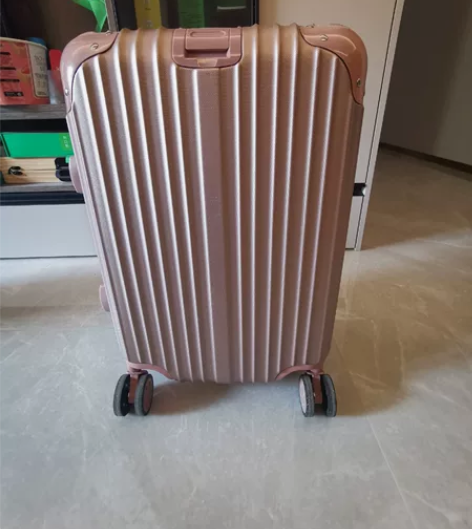 买车时送的玫瑰金拉杆箱行李箱20寸，只用过...